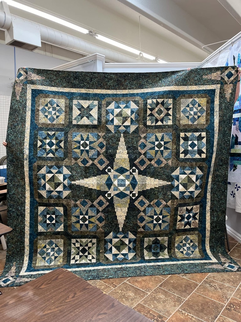 Stormy Sea Finished Quilt 106" x 106" (36150)
