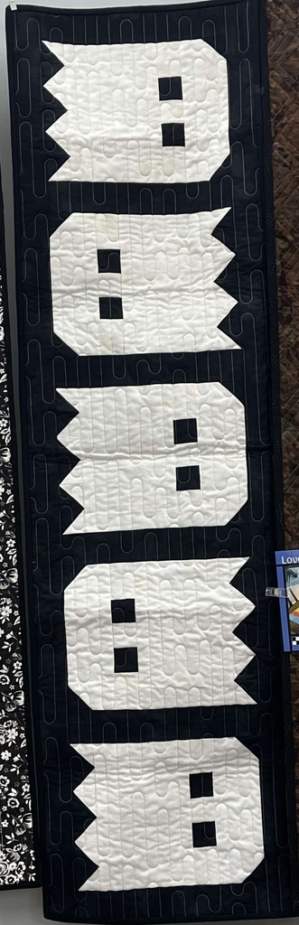 Ghosties table runner kit 18" x 57" (36528)