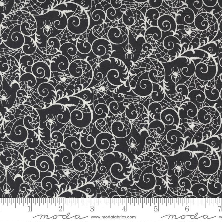 Ghostly Greetings Midnight Blac 56045 15 Moda #1 (30996)