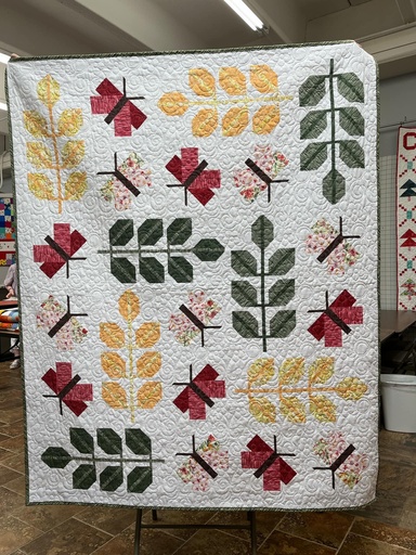 [36439] Oak Moth finished quilt 57 x 67.5 (36439)