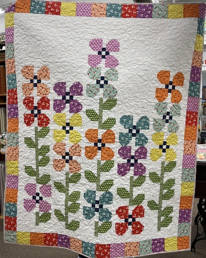 [36788] Horace's Hollyhocks Finished Quilt 56" x 68" (36788)