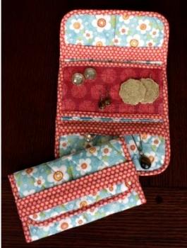 [30371] Cut Loose Press - Jewelry Travel Wallet Pattern CLPAUN001 CLPAUN001 - Quilt in a...
